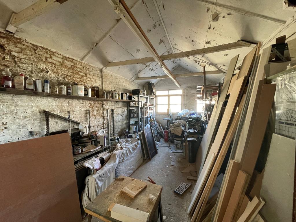 Lot: 99 - WORKSHOP WITH POTENTIAL - 1st Floor work shop